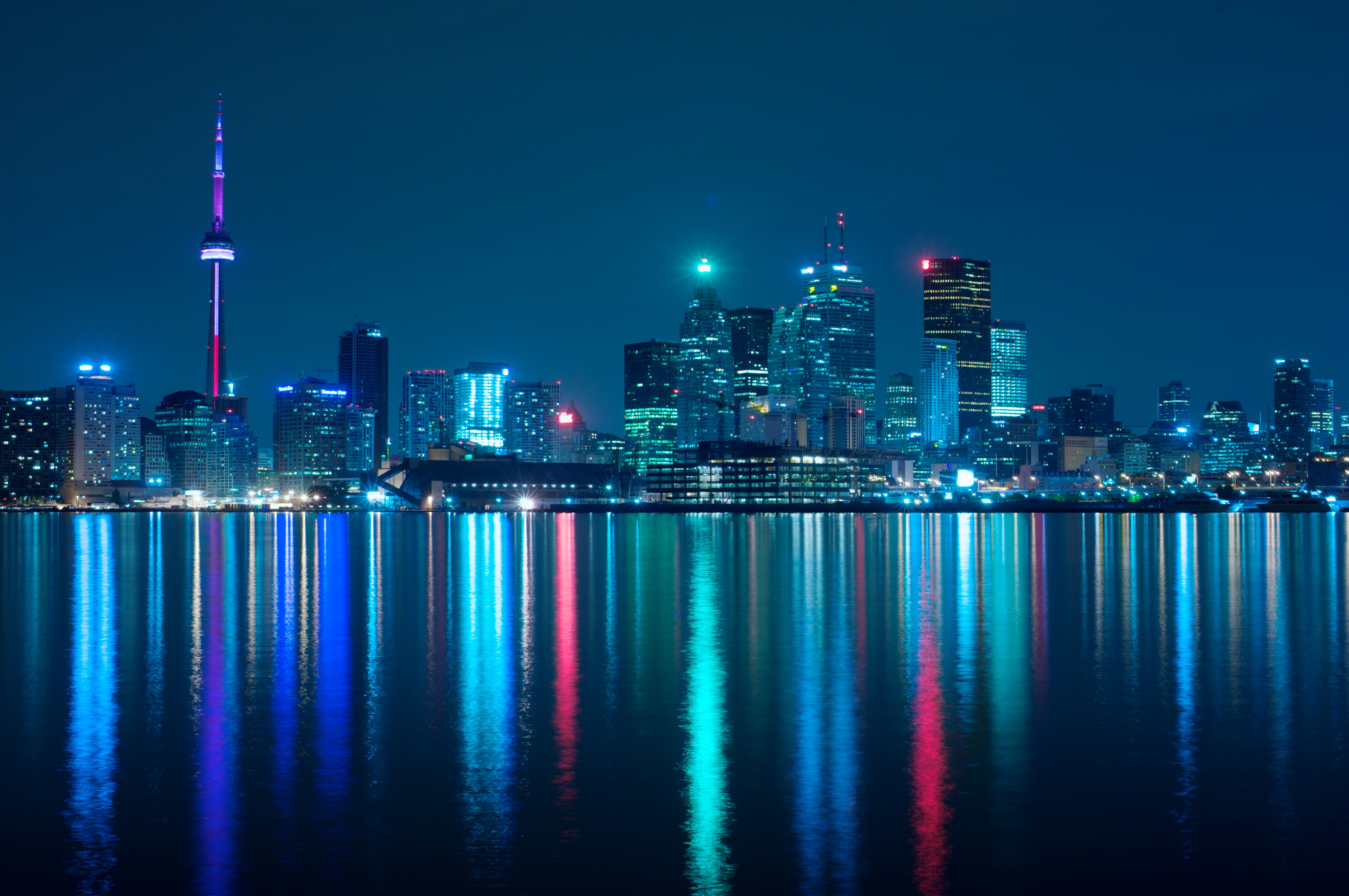 Night_skyline_of_Toronto_May_2009